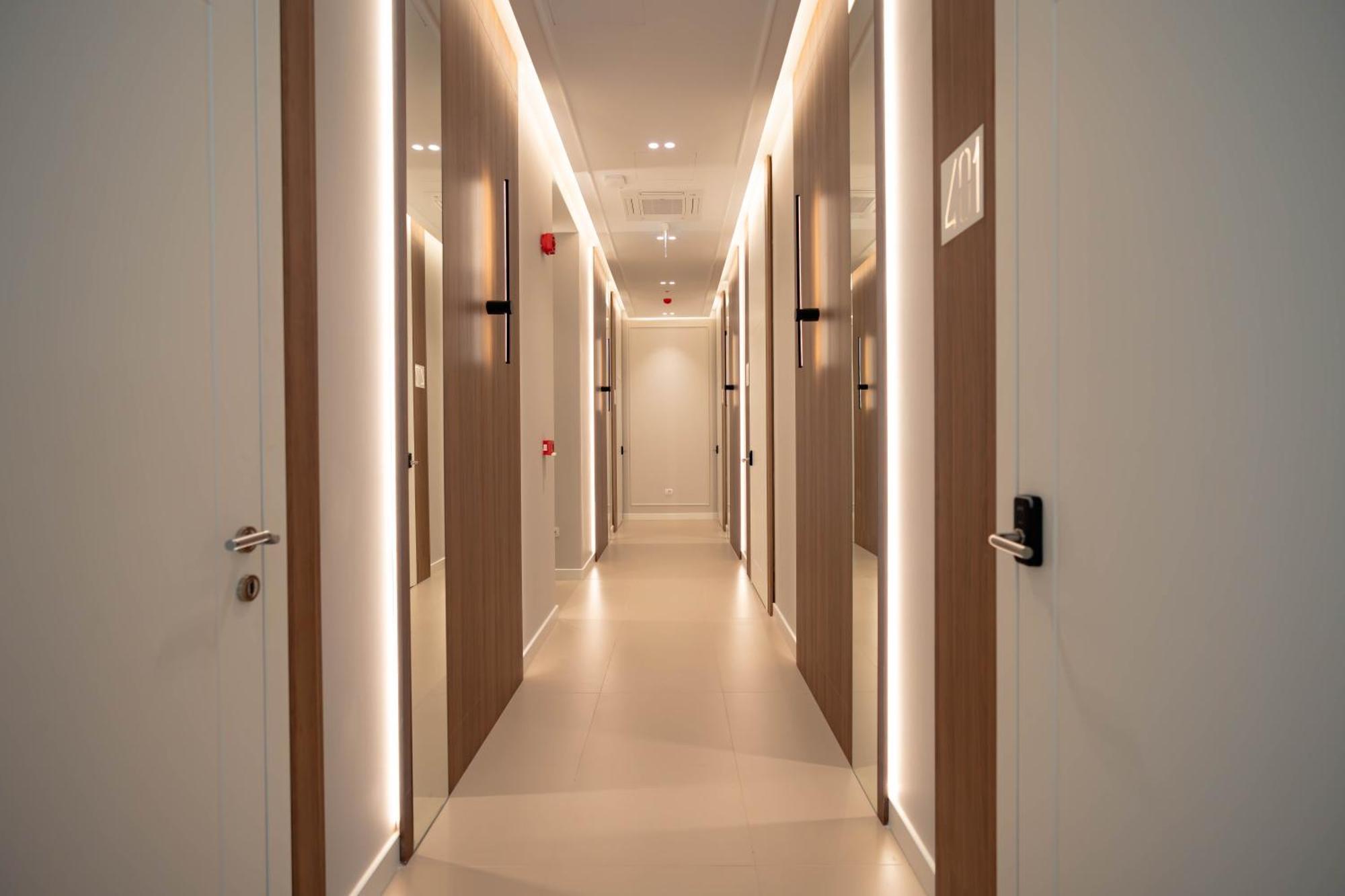 Royal Hill Hotel Vorë Eksteriør billede