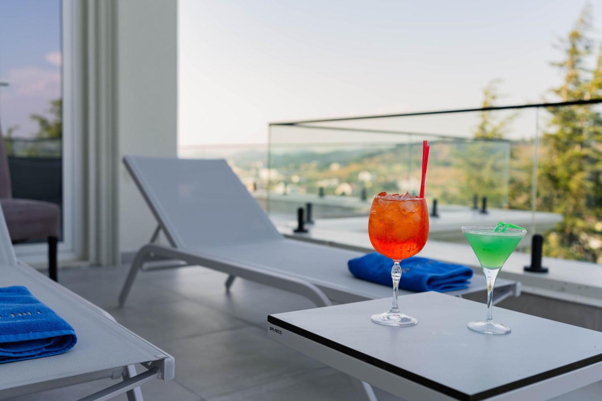 Royal Hill Hotel Vorë Eksteriør billede