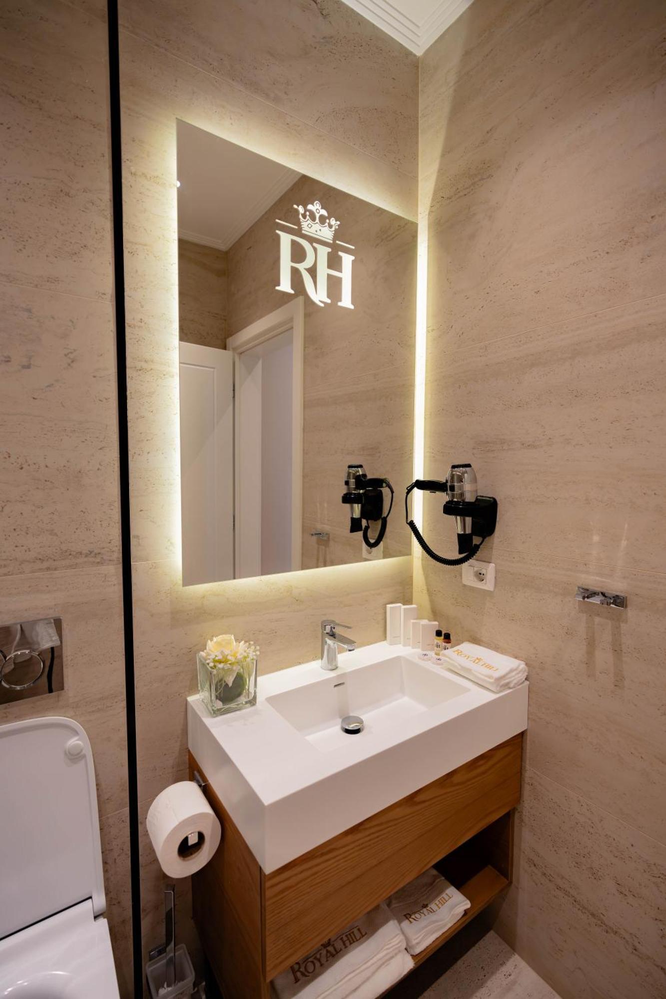 Royal Hill Hotel Vorë Eksteriør billede