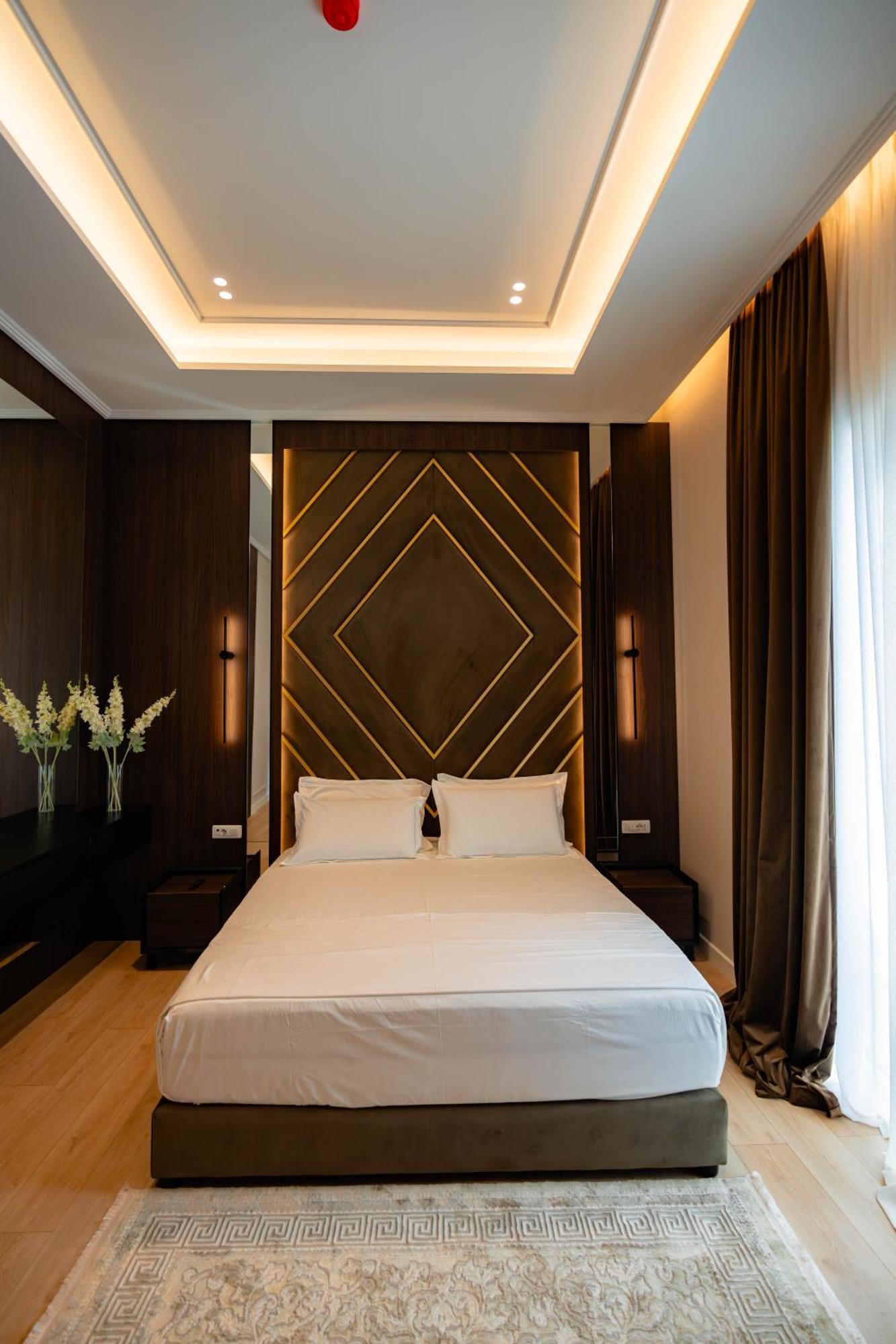 Royal Hill Hotel Vorë Eksteriør billede