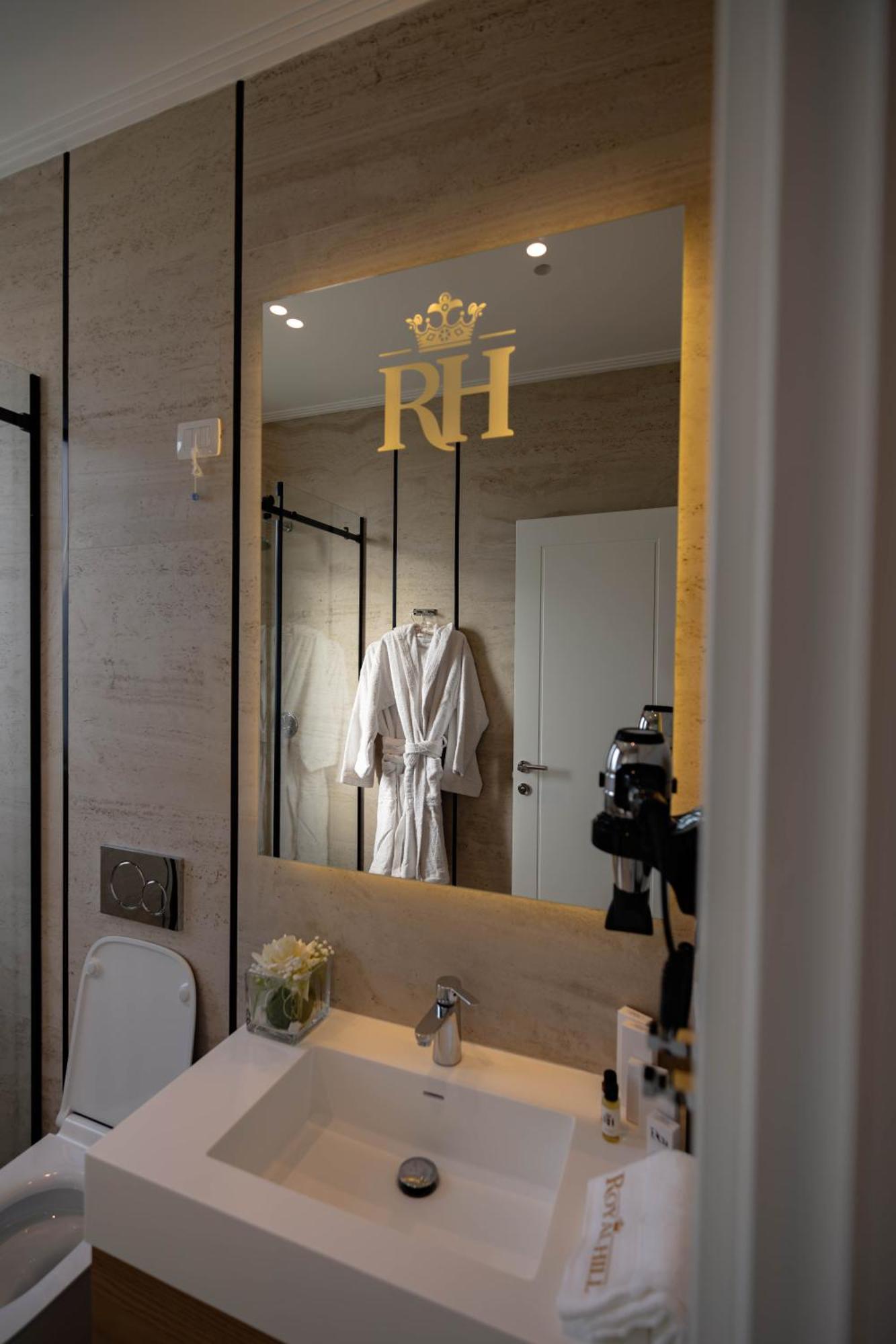 Royal Hill Hotel Vorë Eksteriør billede