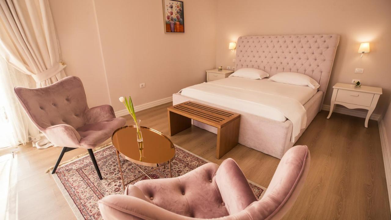 Royal Hill Hotel Vorë Eksteriør billede