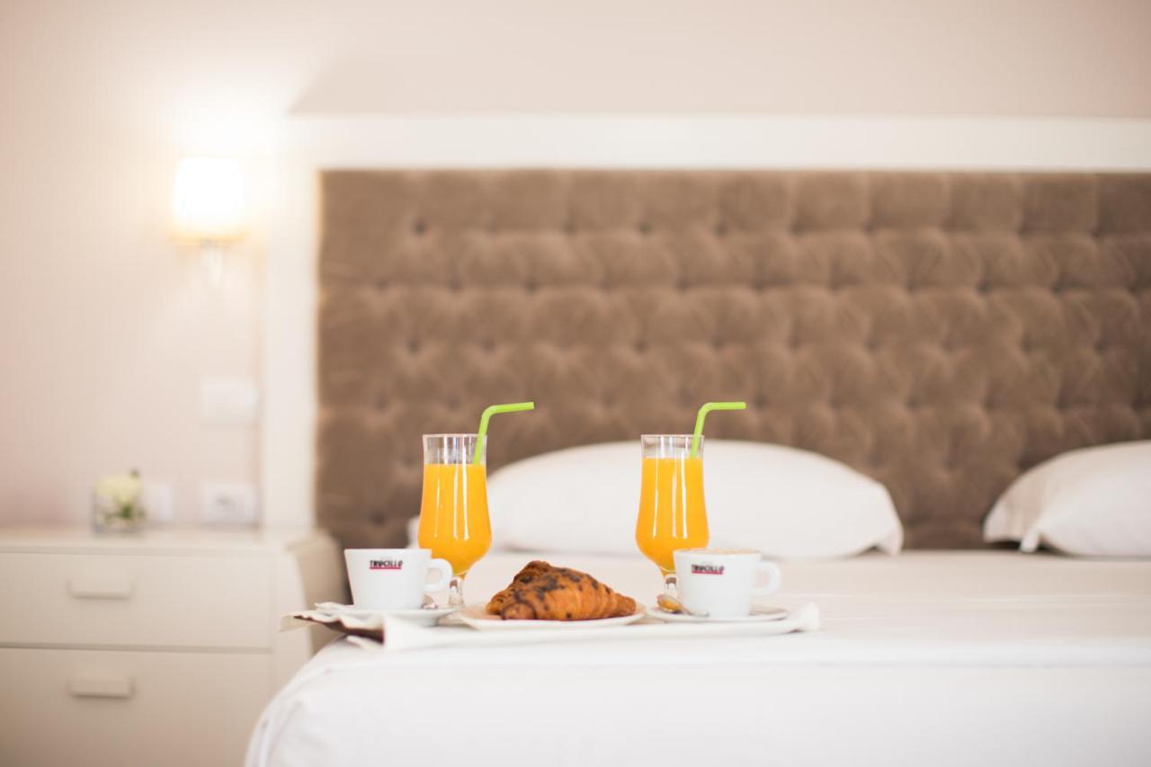Royal Hill Hotel Vorë Eksteriør billede