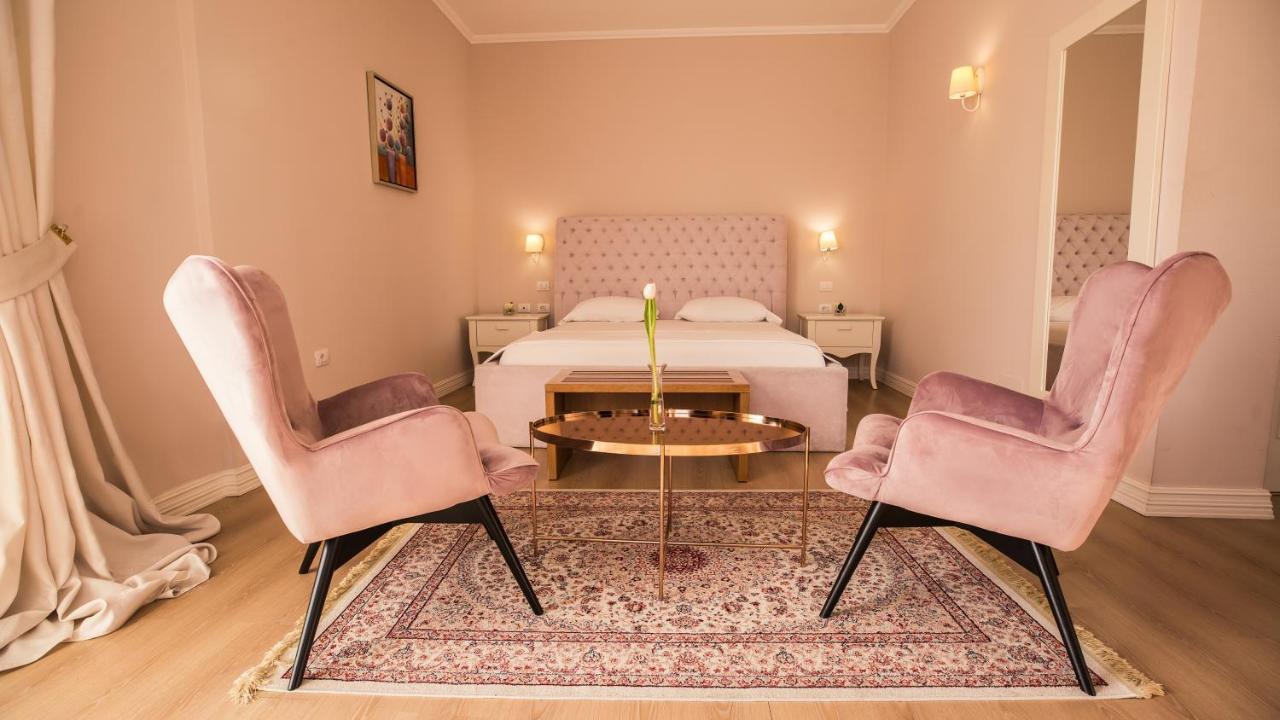 Royal Hill Hotel Vorë Eksteriør billede