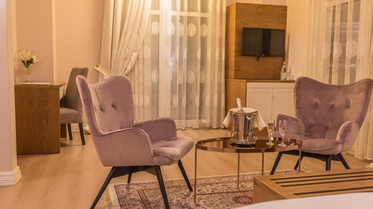 Royal Hill Hotel Vorë Eksteriør billede
