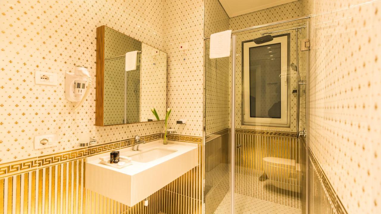 Royal Hill Hotel Vorë Eksteriør billede