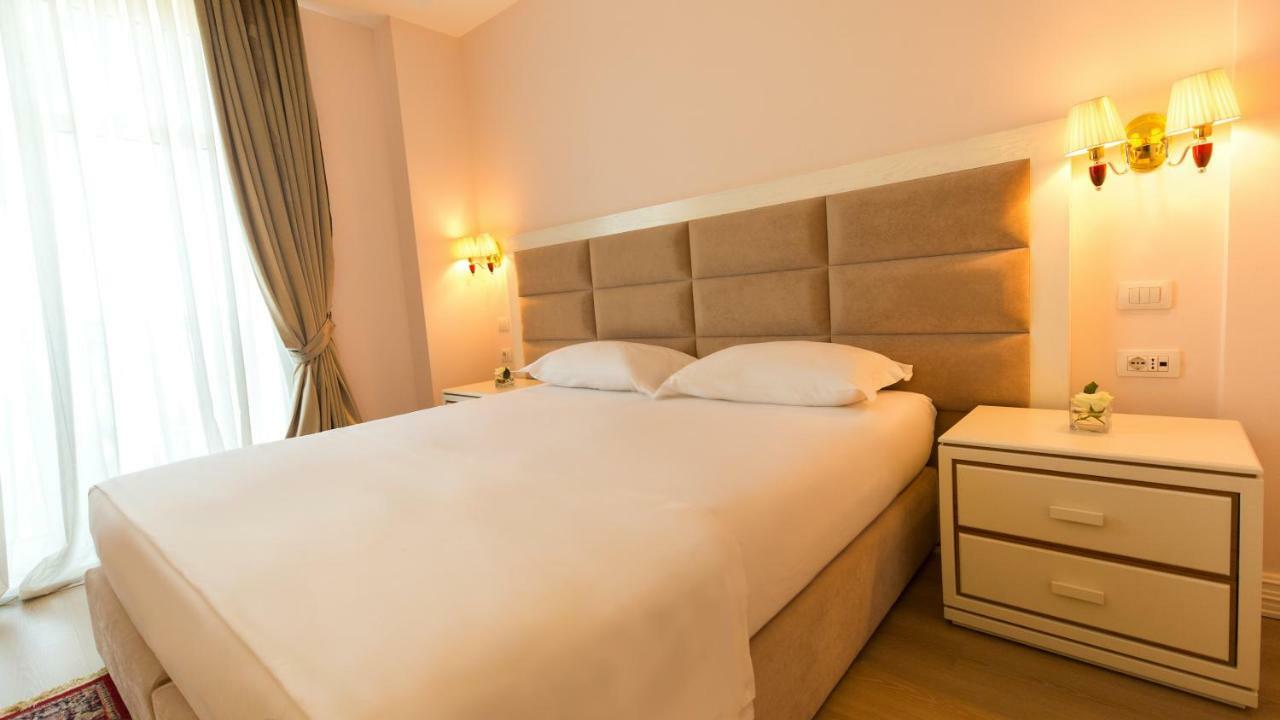 Royal Hill Hotel Vorë Eksteriør billede